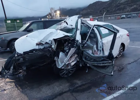 2016 Toyota Camry Xle V6 z USA, uszkodzony, nr VIN 4T1BK1FK6GU576241